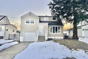 5 Gardner Pl, Sayreville, NJ 08859 - Photo 2