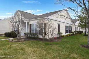 467 Bluebird Dr, Monroe Township, NJ 08831 - Photo 2