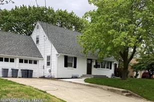 32 Baker Dr, West Long Branch, NJ 07764 - Photo 2