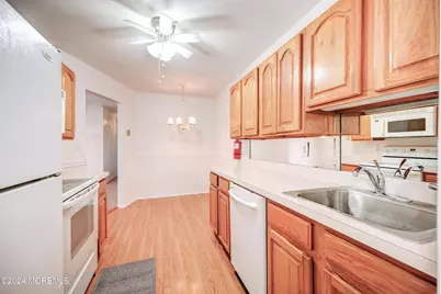 59 Amberly Drive #F, Manalapan Township, NJ 07726 - Photo 2