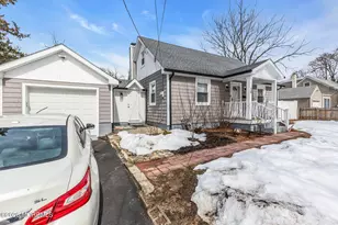 15 Pica Pl, Tinton Falls, NJ 07724 - Photo 8