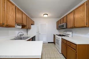 8 Beverly Ct, Tinton Falls, NJ 07724 - Photo 10