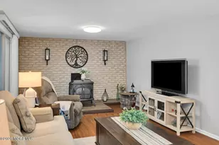 749 Park Ave, Belford, NJ 07718 - Photo 10