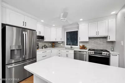 749 Park Avenue, Belford, NJ 07718 - Photo 6