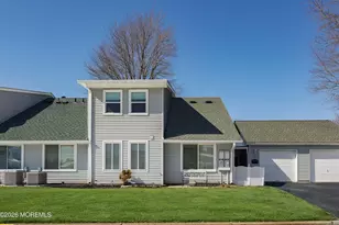 37 Amy Ct, Brick, NJ 08724 - Photo 2