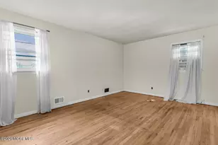 88 Lynn Ct, Belford, NJ 07718 - Photo 12