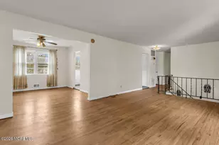 88 Lynn Ct, Belford, NJ 07718 - Photo 2