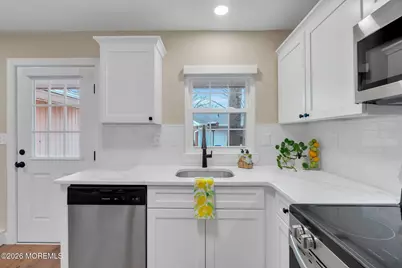 598B Lake Point Drive, Lakewood, NJ 08701 - Photo 4