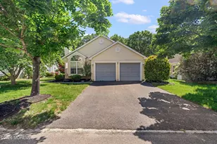 53 Skyline Dr, Lakewood, NJ 08701 - Photo 2