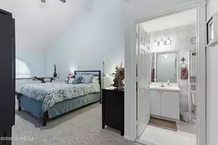 19 Phoenix Ct, Tinton Falls, NJ 07712 - Photo 12