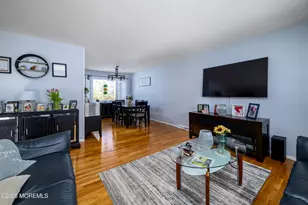 25 Tarrytown Rd, Manalapan Township, NJ 07726 - Photo 4