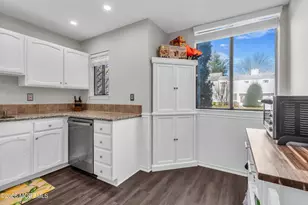 21 Dawn Ct, Tinton Falls, NJ 07724 - Photo 4