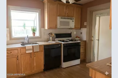 33 Oakwood Place, Keansburg, NJ 07734 - Photo 6