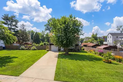 610 Center Avenue, Belford, NJ 07718 - Photo 2