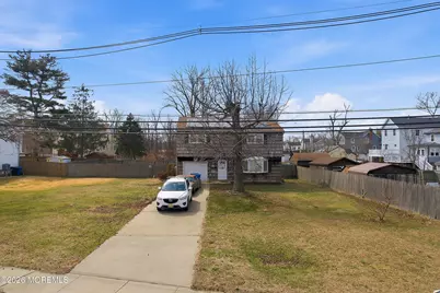 610 Center Avenue, Belford, NJ 07718 - Photo 4