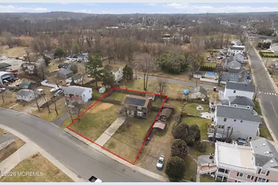 610 Center Avenue, Belford, NJ 07718 - Photo 8