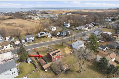 610 Center Avenue, Belford, NJ 07718 - Photo 16