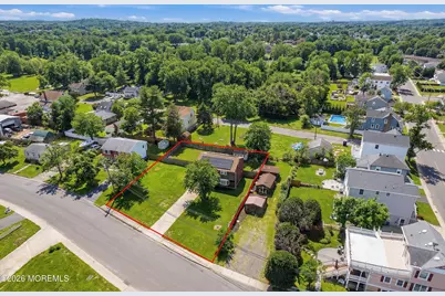 610 Center Avenue, Belford, NJ 07718 - Photo 6