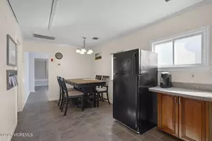 882 Woodmere Dr, Aberdeen Township, NJ 07735 - Photo 10