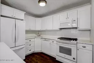 54 Des Moines Ct, Tinton Falls, NJ 07712 - Photo 20