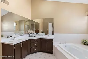 26 Oxford Ln, Eatontown, NJ 07724 - Photo 20