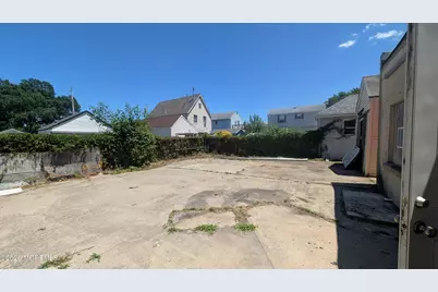 307 Port Monmouth Road, North Middletown, NJ 07748 - Photo 12