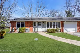 180 Sterling Ct, Lakewood, NJ 08701 - Photo 2