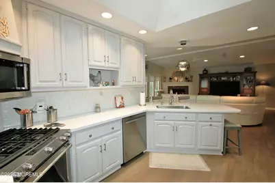 32 Cameron Court, Freehold, NJ 07728 - Photo 8