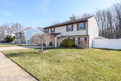 4 Colgate Court, Hazlet Township, NJ 07730 - Photo 2