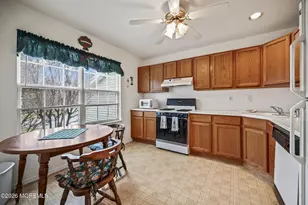 38 Hemlock Way, Freehold, NJ 07728 - Photo 6