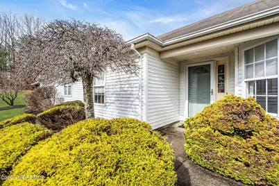 30 Strawberry Lane, Lakewood, NJ 08701 - Photo 4