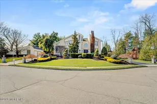 5 Cherry Point Ct, Morganville, NJ 07751 - Photo 4