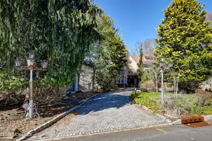 9 Sherwood Ct, Holmdel, NJ 07733 - Photo 2