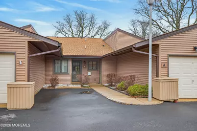 4 Friendship Court, Red Bank, NJ 07701 - Photo 2