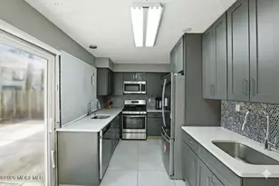 147 Stratford Pl, Lakewood, NJ 08701 - Photo 4