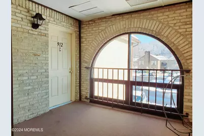 912 Wellington Place, Aberdeen Township, NJ 07747 - Photo 4