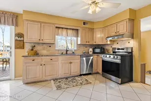 3 Manalapan Woods Dr, Manalapan Township, NJ 07726 - Photo 10