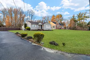 13 Sanford St, Manalapan Township, NJ 07726 - Photo 2