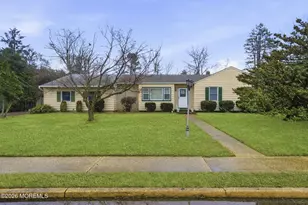 33 Toomin Dr, Neptune Township, NJ 07753 - Photo 2