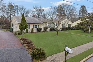 33 Toomin Dr, Neptune Township, NJ 07753 - Photo 4