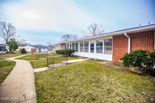 827C Balmoral Ct, Lakewood, NJ 08701 - Photo 4