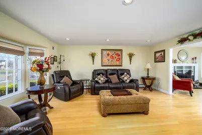 29 Terence Drive, Manalapan Township, NJ 07726 - Photo 8