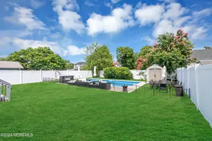 325 Roosevelt Ave, Oakhurst, NJ 07755 - Photo 34