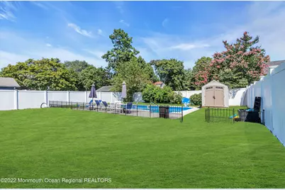 325 Roosevelt Avenue, Oakhurst, NJ 07755 - Photo 4