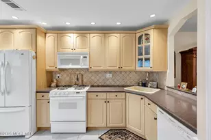 34 Staghorn Dr, Matawan, NJ 07747 - Photo 14