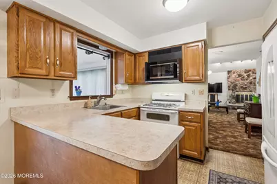 2 Grenoble Court, Matawan, NJ 07747 - Photo 8