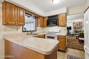 2 Grenoble Ct, Matawan, NJ 07747 - Photo 8