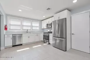 25 Howland Pl, Long Branch, NJ 07740 - Photo 2