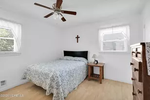 21 St Marks Pl, Keansburg, NJ 07734 - Photo 18