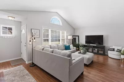 45 Jaffreyton Close, Freehold, NJ 07728 - Photo 4